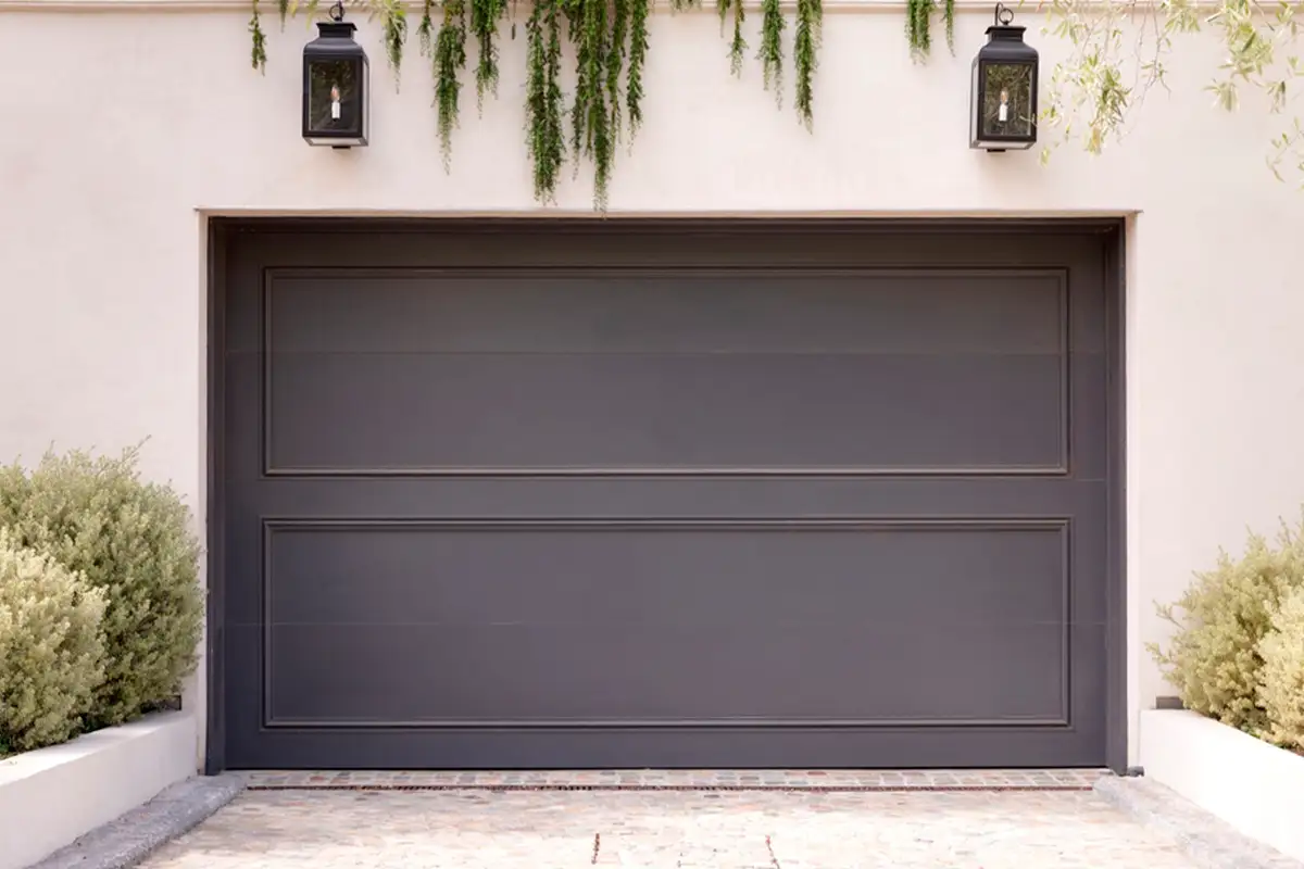 Elegir el motor perfecto para tu puerta de garaje basculante de 2 hojas